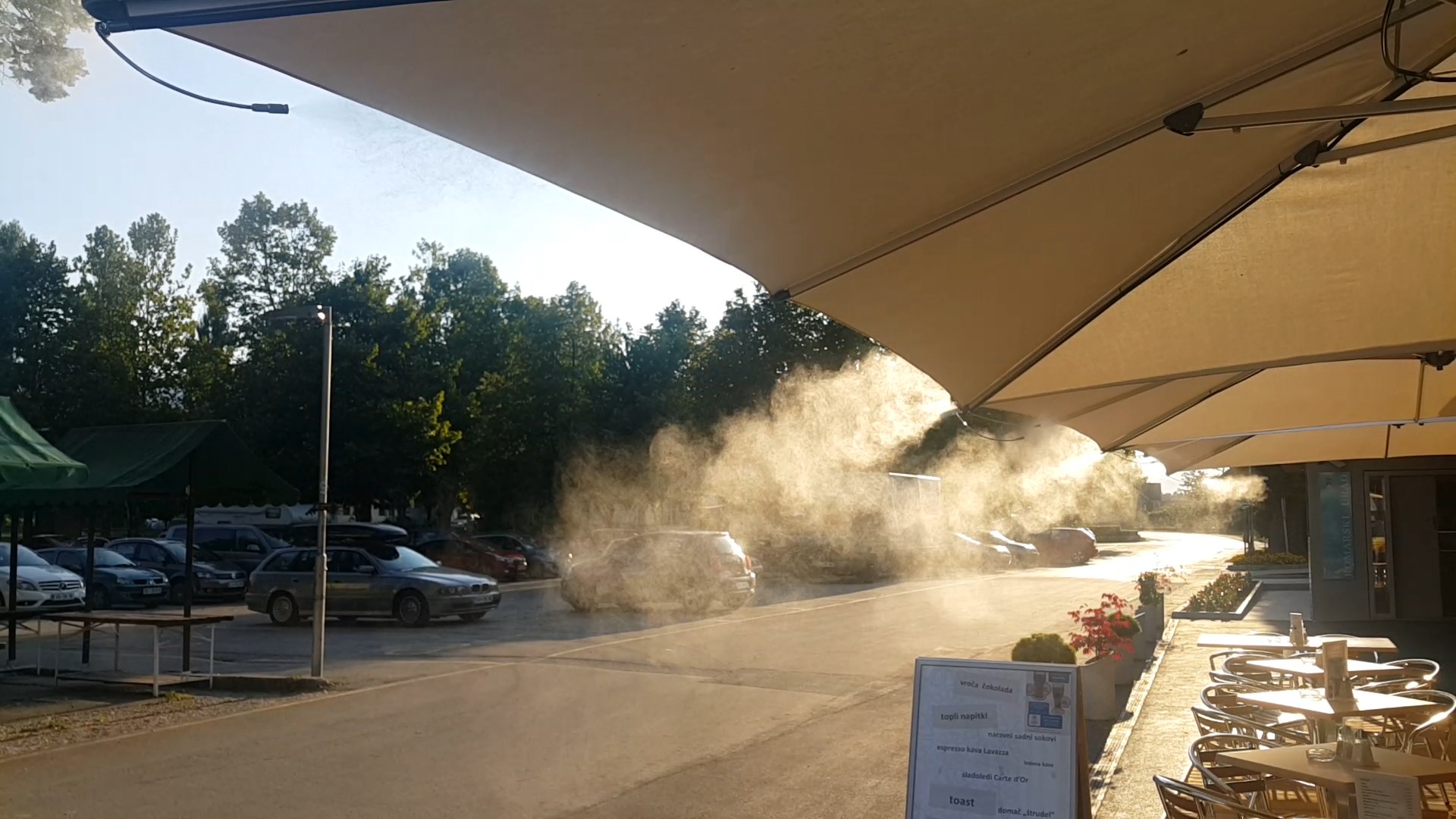 Meglenje na senčniku — pogled na ulico